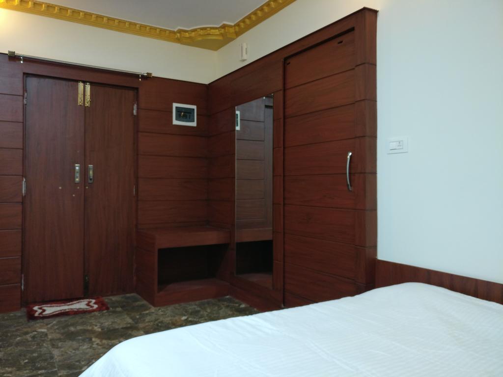 The Shades Holiday Homes กูชาลนาการ์ ภายนอก รูปภาพ
