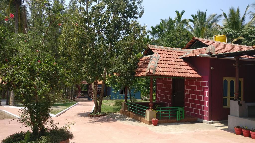 The Shades Holiday Homes กูชาลนาการ์ ภายนอก รูปภาพ